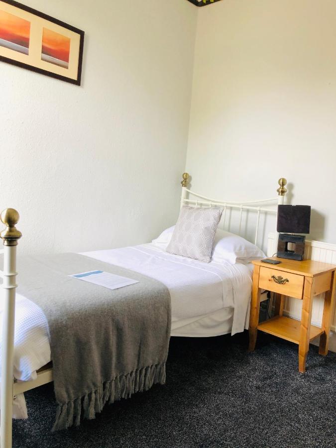 Brook House Bed & Breakfast Бродуей Екстериор снимка
