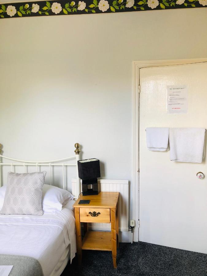 Brook House Bed & Breakfast Бродуей Екстериор снимка