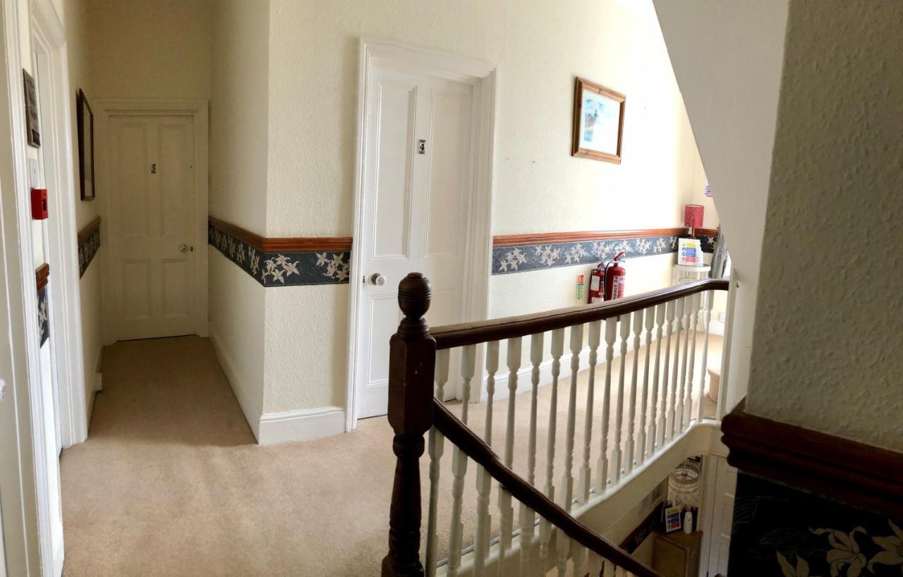 Brook House Bed & Breakfast Бродуей Екстериор снимка
