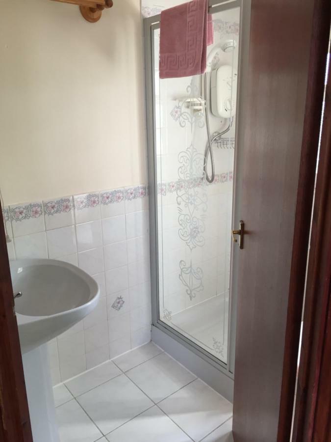 Brook House Bed & Breakfast Бродуей Екстериор снимка