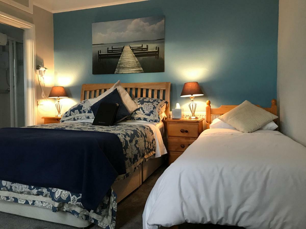 Brook House Bed & Breakfast Бродуей Екстериор снимка
